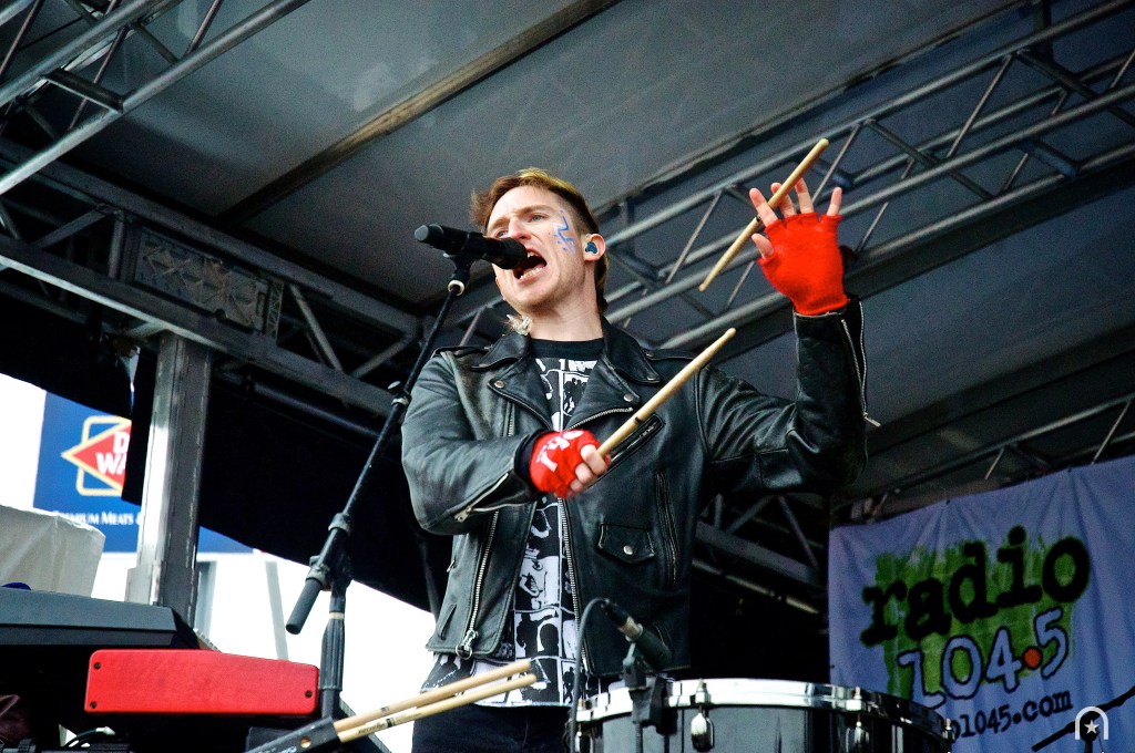 Walk the Moon - Radio104.5 Winter Jam © 2015 Henry Chung