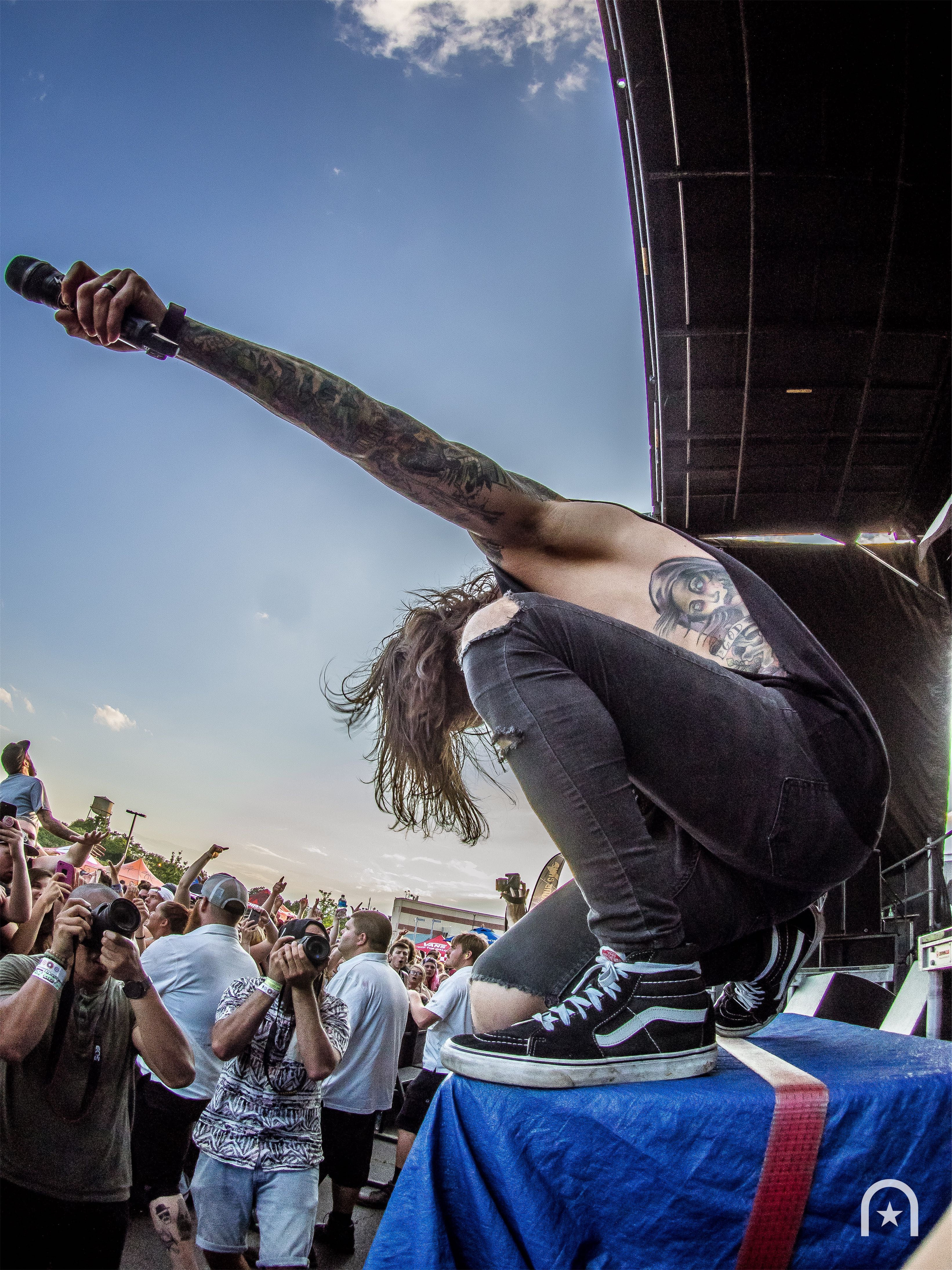 Warped_2017-Camden.NJ-blessthefall_©2017_Henry_Chung 06